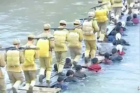 34位沂蒙红嫂用血肉之躯架起"火线人桥"：孟良崮战役最催泪瞬间！图片