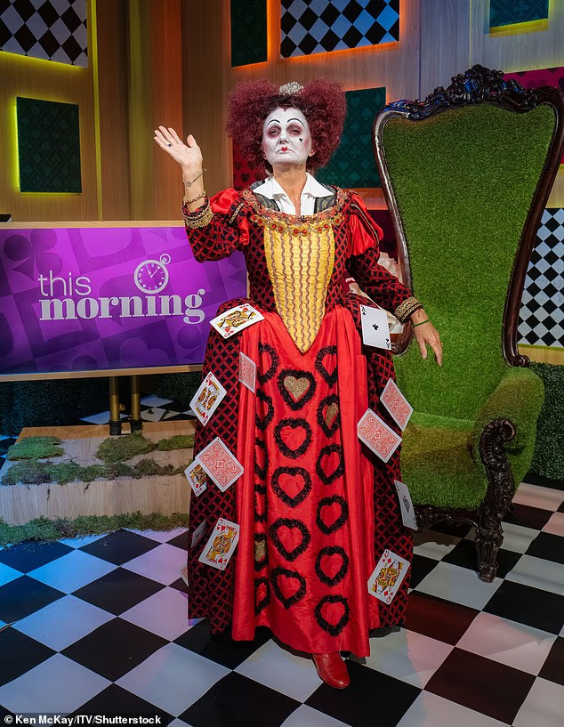 从疯帽子到红心皇后：英国电视节目打造奇幻版万圣节