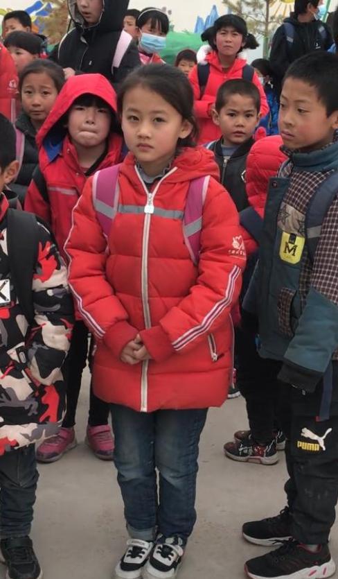 后不后悔？宁夏那个一笑成名拒绝百万签约的小女孩，现在成了这样