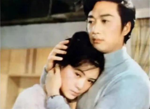 马军勤：嫁圈外丈夫，婚后生下一子，如今一个人生活