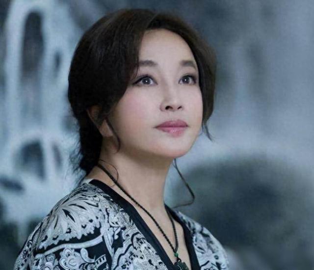 75岁"风流妖精"负债翻身？晚年真相竟藏在健身房里？