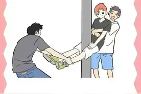 漫画：“女生被踢中裆部”VS“男生被踢中裆部”，谁会更严重？图片