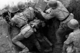 41军122师365团尖刀班战士，回忆对越作战，班长踩雷断腿排长牺牲图片