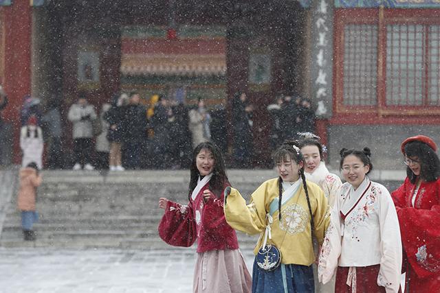 初雪降至紫禁城，故宫醒了！