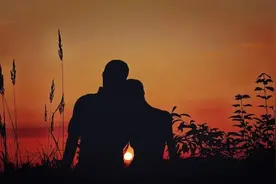 网传21岁男生为女友花51万跳江，为攒钱只点15元外卖图片