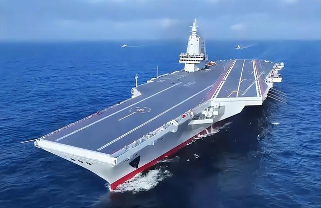 中美航母“历史性会师”？解放军百艘舰艇出动，西太乱成了一锅粥