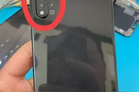 手机进水了开不了机怎么处理方法？图片