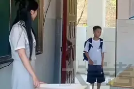 笑死！男孩开学发现班主任竟是自己姑姑，笑死在网友评论区！图片