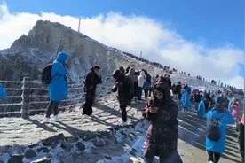 国庆假期长白山景区游人如织图片