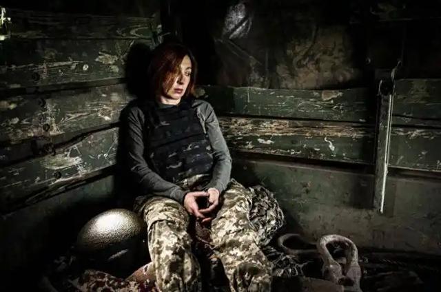战火中的乌克兰女性！筹款参军两不误	，家国责任一肩挑