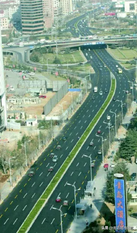 创造青岛多个历史的山东路，曾被誉为“省内第一宽”