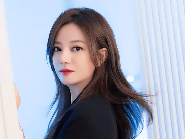 封杀4年后	，49岁赵薇又有消息，因胃癌去世传闻 5个月前就真相大白