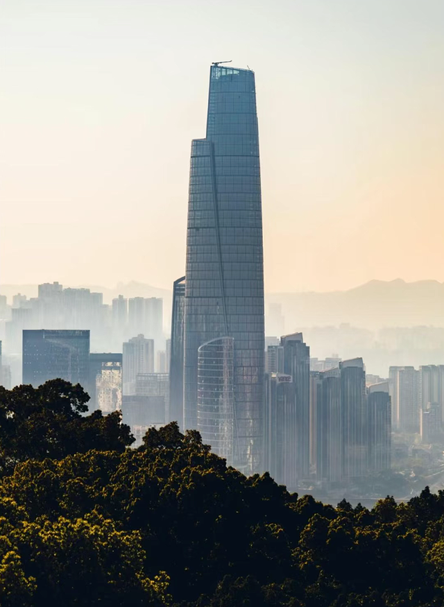 云、贵、川、渝第一高楼，西南经济的象征