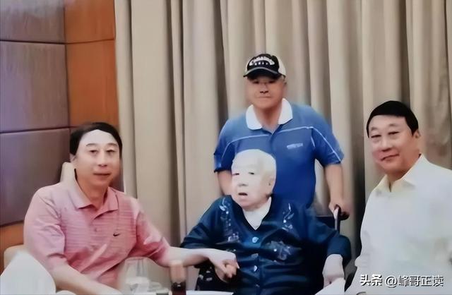 冯巩：与姐姐在大哥家过中秋节，父母不在了，兄弟姐妹感情依旧