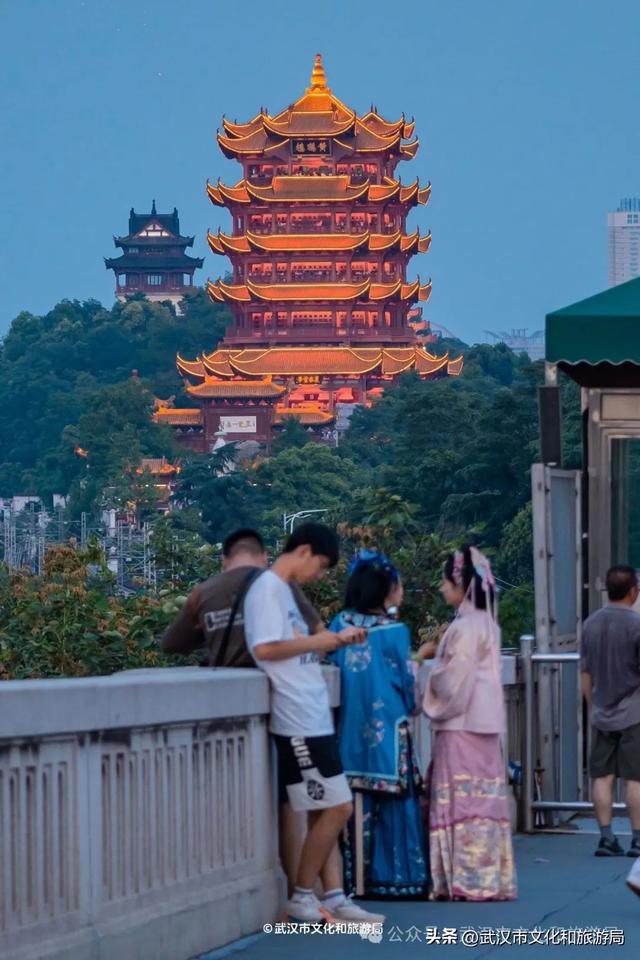 41°C高温天，这么多游客来武汉玩什么?