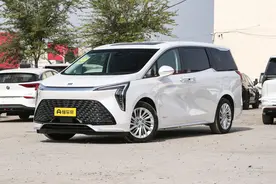 新车 | 售46.99万元起 2025款别克世纪上市 二排坐垫加厚/竞争奔驰V级图片