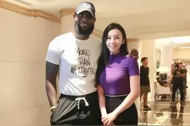 周玲安，美貌于智慧并存，才华于气质兼备，NBA最美女记者图片