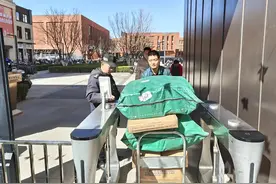 简化进门流程 提供专属自行车 提供休息场所 太原一社区物业畅通骑手“最后100米”图片