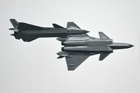 歼20横穿台岛？央视官宣后，台军剧烈震荡，台少将3问质疑赖清德图片