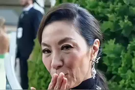 62岁杨紫琼真实状态：脸上皱纹难掩岁月痕迹图片