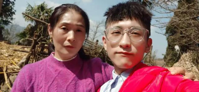 父亲家暴纵火烧死母亲,儿子坚持要求判父死刑,本人回应质疑:我也是受害人,复仇内核是对母亲的爱