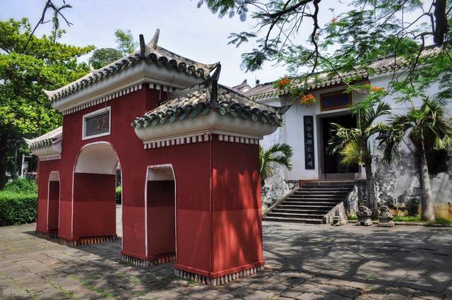 去了一趟海口和三亚	，实话实说：海口和三亚的差异确实挺大的！