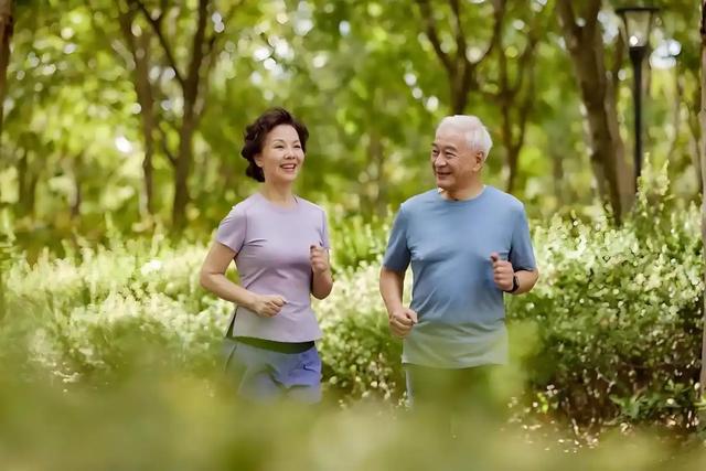 不管你信不信，男性过52岁后，基本都有如下6个现状，要学会接受