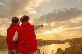 退休5年，我尝试了3种旅行，发现1+1组合更适合中老年人图片