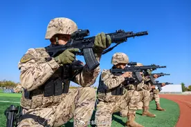 冬季练兵！武警特战队员多课目训练图片