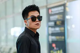 “小人得志”董宇辉图片