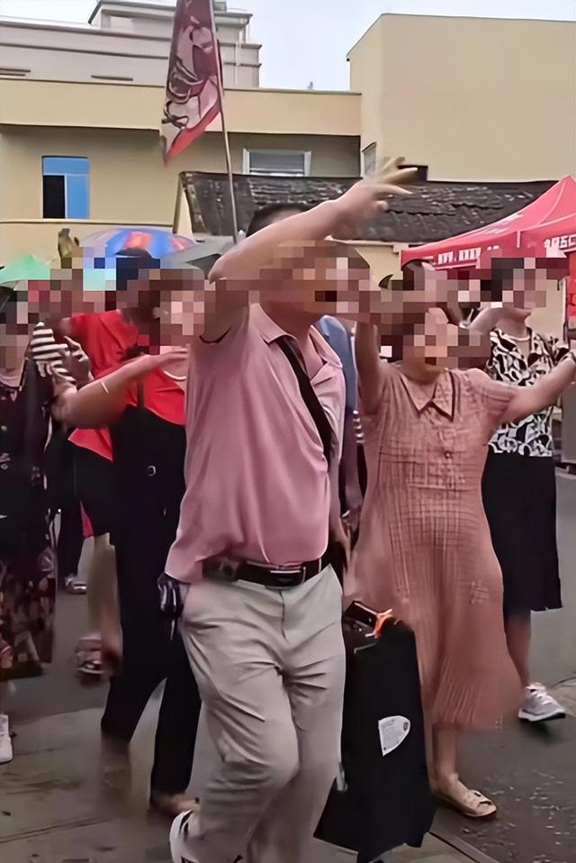 人心不足蛇吞象！人民日报点名，揭开全红婵真实处境，误会太深