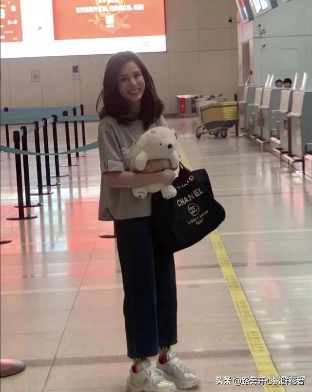 李若彤胖了真好看 有点肉肉真美 真的是人年纪大了 还是要胖一点好看