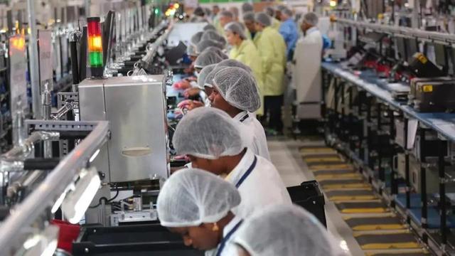 特朗普大挥关税棒，苹果想“押宝”印度，印度能靠 iPhone 翻盘吗？