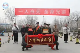 李功臣，“二等功臣”！图片