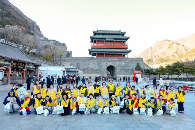 “京彩潮玩全民星运会”长城脚下活力上演，公益体育与文化地标共振共鸣