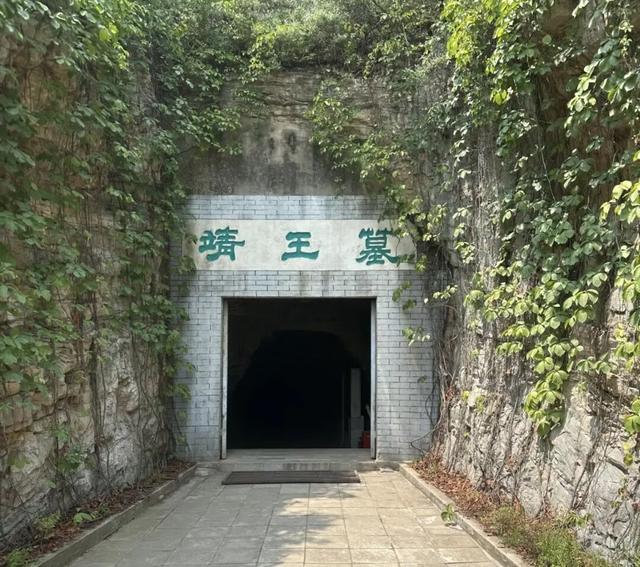 这座火车拉来的牛肉板面城，大多人都没怎么玩过