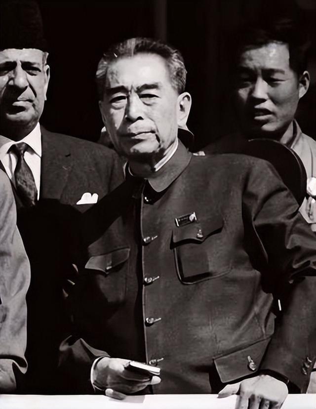 蒋介石临终前告诉蒋经国：我这一生只敬佩一人，畏惧两人!