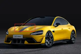 多名小米SU7 Ultra车主要求退车！有人称碳纤维机盖“两个孔就是装饰”，与宣传功能不符图片