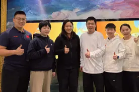 晚上7点半，邱贻可罕见发文，分享3张照片，说出1声感谢图片