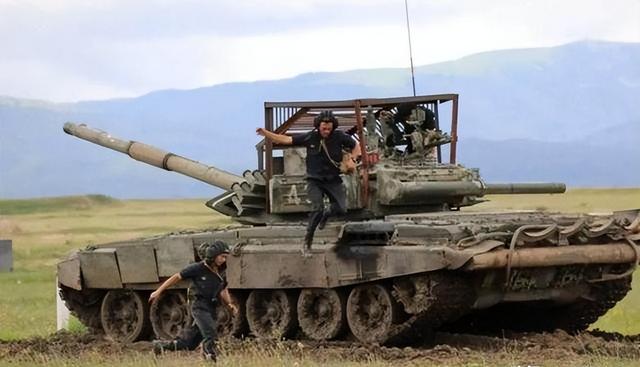 历史竟开了个玩笑：先倒下的不是乌克兰，而是百年中立的瑞士？