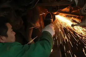 2010年卖30万的起亚索亚托，现在2万没人要，车主坚持翻新继续开图片