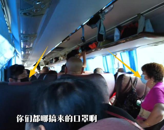 湖北小伙报老年旅行团，大妈在车上当众大便，全车被熏得捂鼻干呕