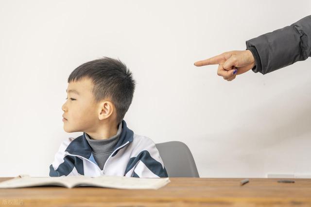 李玫瑾：孩子脾气暴躁，掌握“3个法则”培养一个情绪稳定的孩子