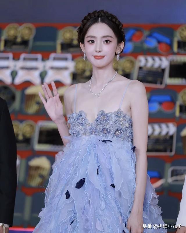 难怪郭富城忍不住合照！这女人风情万种，是个男人看了都五迷三道