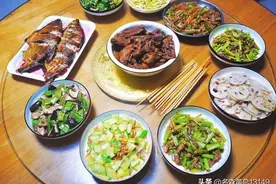 把筷子插在饭碗中会怎样，老表果然头大了图片