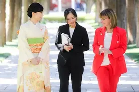 日本佳子公主独自访问希腊！穿了一身和服，希腊美女总统亲自接待图片