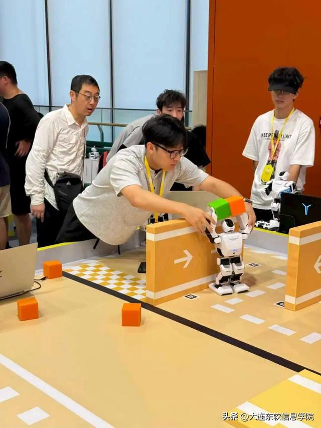 大连东软信息学院在中国机器人及人工智能大赛再添国家级一等奖
