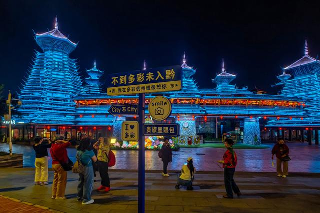贵州贵阳：灯火映飞檐 夜景醉游人