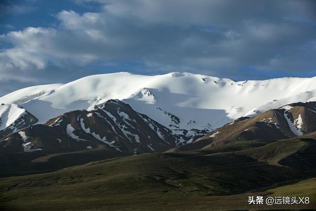 可可西里自然保护区绵延的雪山