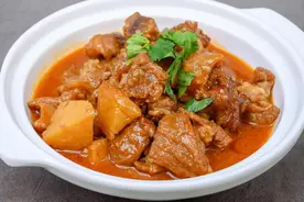 炖牛腩，最忌下锅焯水，做好这3点，牛肉软烂入味，不发柴不腥气图片